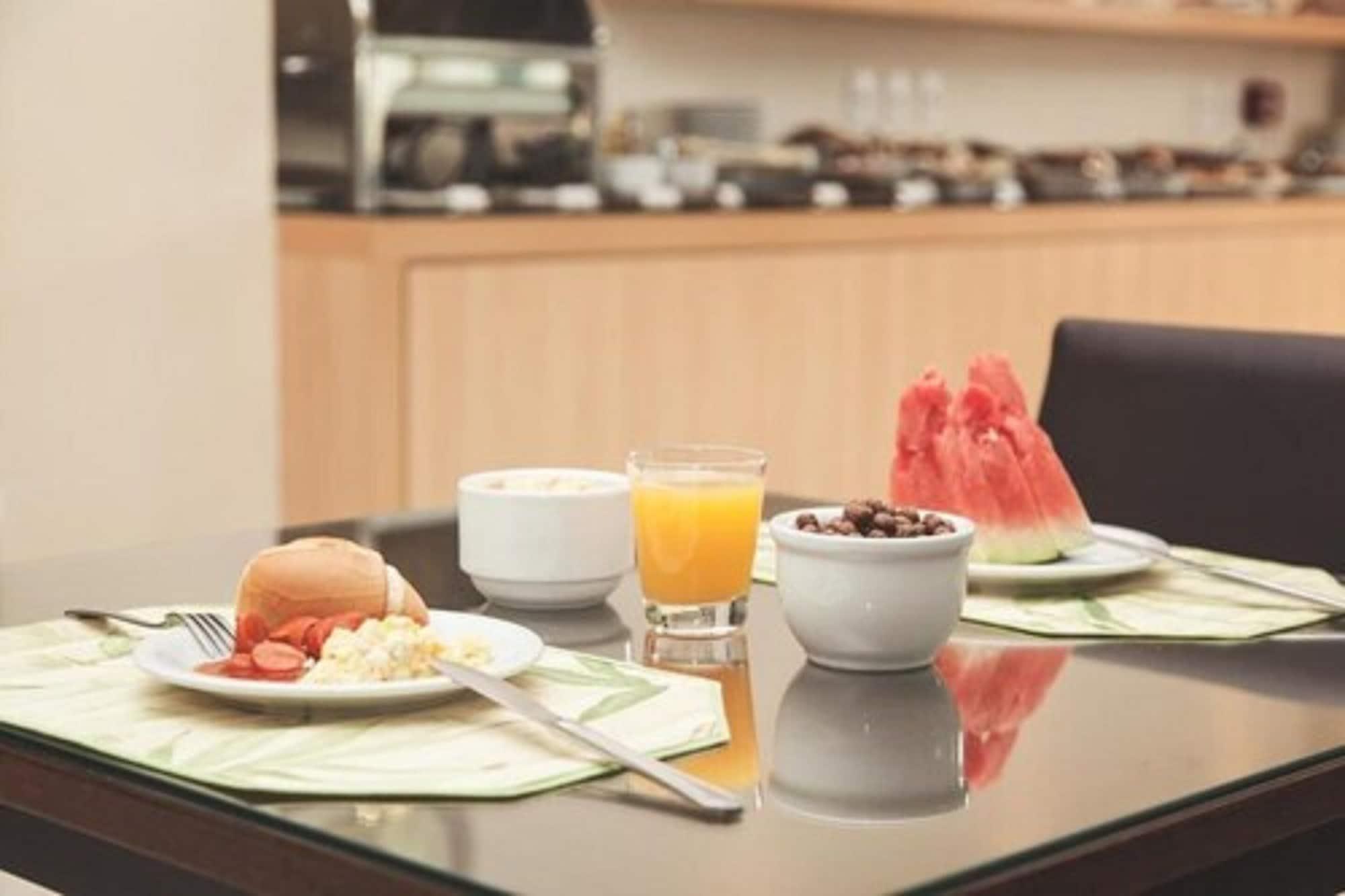 Class Hotel 皮拉西卡巴 外观 照片